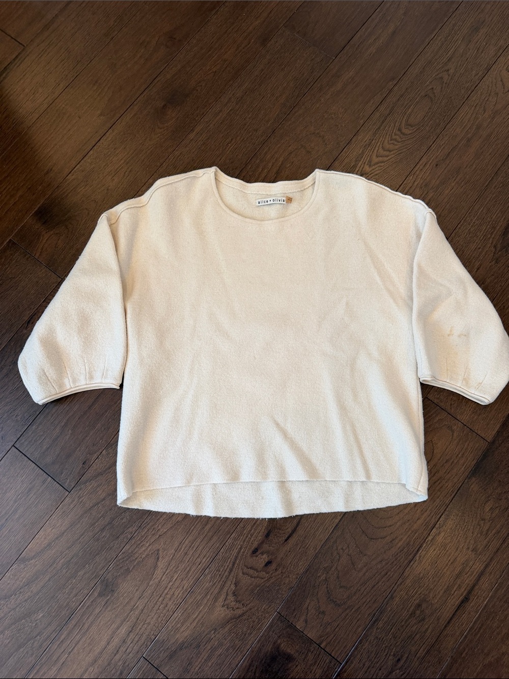 Alice + Olivia Cream Boxy Crewneck Short Sleeve Sweater Size Medium - C54-141